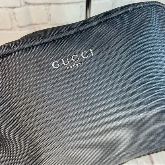 GUCCI crossbody bag from the beauty line with thick crossbody strap - Picture 7 of 12